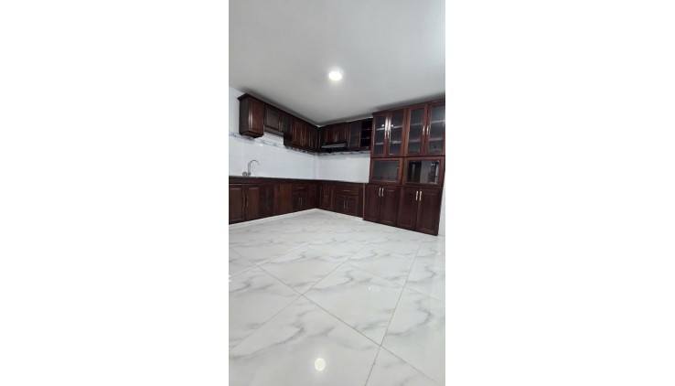 KHU TÊN LỬA, CHIẾN LƯỢC, 40M2, 3 TẦNG 3PN, HẺM XE HƠI THÔNG, GIÁ 4.3 TỶ